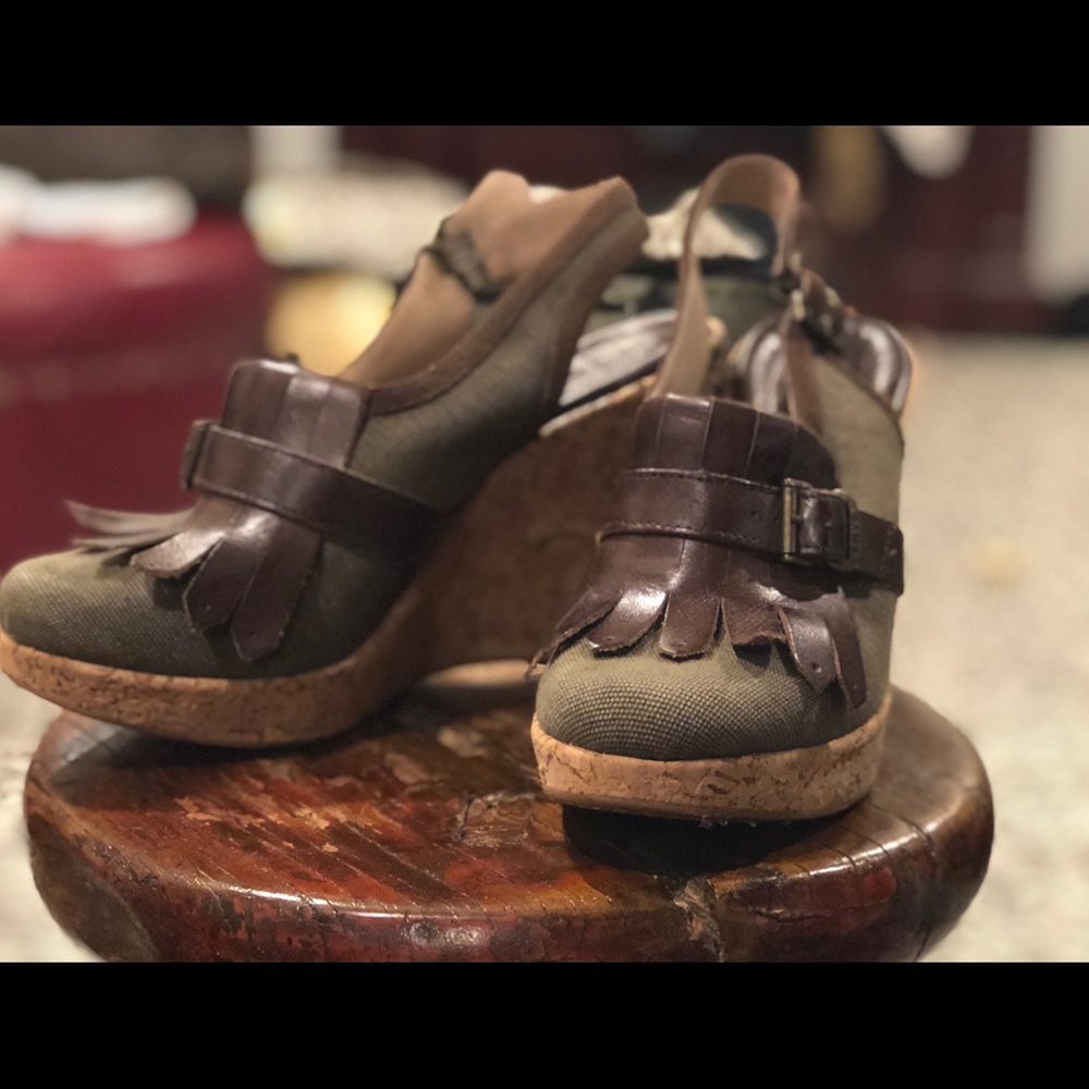 Stunning Frye wedges